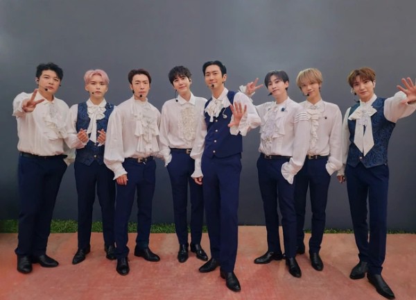 Concert Super Junior tại Việt Nam: Sau 10 năm công tác tổ chức vẫn gây bức xúc nhưng fan xúc động vì thanh xuân trở về