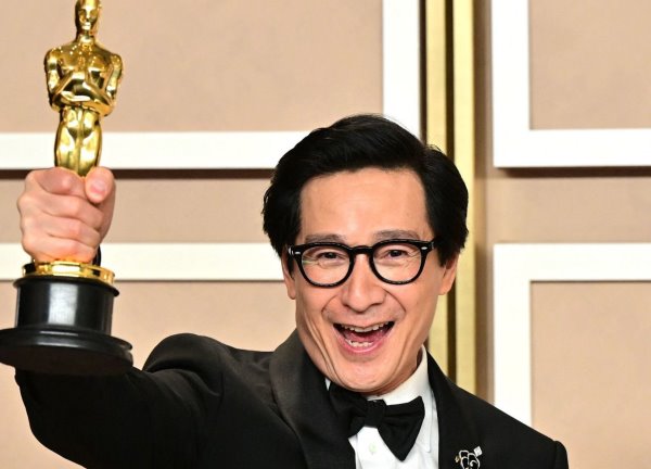 Hành trình chinh phục tượng vàng Oscar của Quan Kế Huy