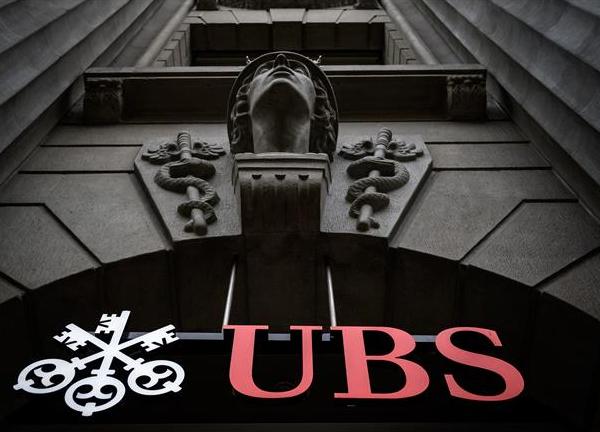 Chuyên gia quan ngại khủng hoảng ngân hàng vẫn chưa kết thúc sau khi UBS mua Credit Suisse