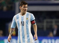 Messi hoảng hốt khi khi bị hàng trăm người hâm mộ vây quanh