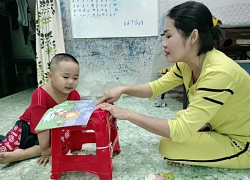 Ngỡ ngàng trước em bé 37 tháng tuổi biết đọc và tính nhẩm, sành sỏi tiếng Việt lẫn tiếng Anh