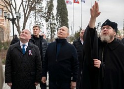 Tổng thống Putin lái xe thị sát Mariupol trong đêm