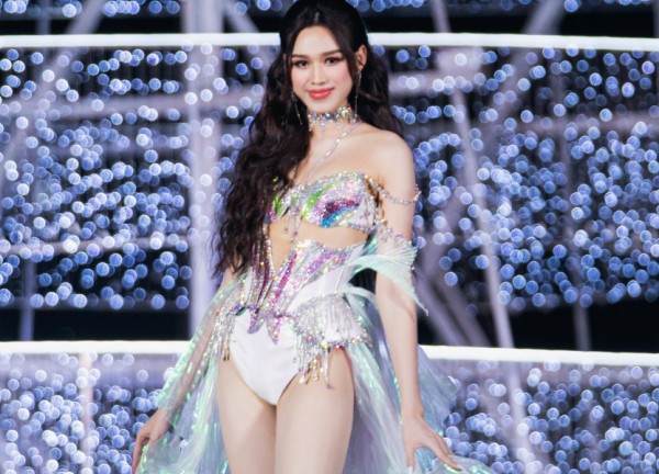 Cô gái Khmer cao 1m77 catwalk trong nhà, đôi chân đẹp đánh bật cả "chánh cung" Hoa hậu Việt Nam