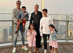 Bồ Ronaldo: "Con cái chúng tôi bị đánh ở trường"