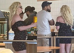 Britney Spears đi nghỉ cùng vệ sĩ sau khi tháo nhẫn cưới