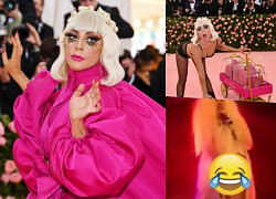 SỐC: Lady Gaga kéo váy, 'show cô bé' trước khán giả để chứng minh bản thân không có 'chem chép'