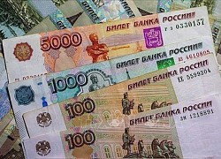 Đồng ruble Nga mất giá mạnh trên thị trường ngoại hối