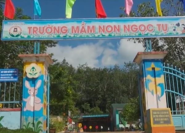 Kon Tum: Nhóm người lạ mặt vào trường mầm non lừa 11 giáo viên