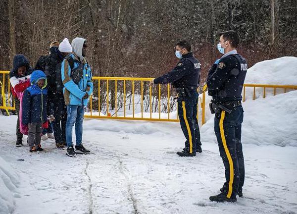 Lãnh đạo Canada, Mỹ điện đàm, trao đổi về vấn đề di cư