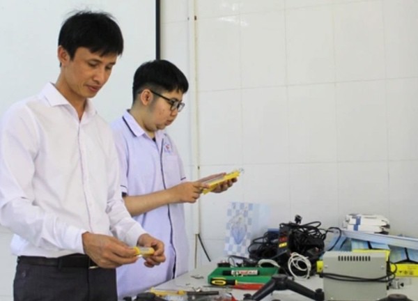 Cùng lúc mắc 2 bệnh hiểm ác, 10X vẫn đạt thành tích học tập đáng nể