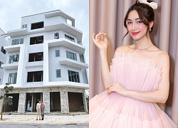 Hòa Minzy báo hiếu bố mẹ: Xây biệt thự hoành tráng, mua xe tiền tỷ, cật lực kiếm tiền lo cho gia đình