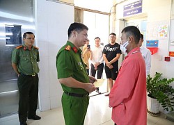 Công an Bình Dương biểu dương bảo vệ ngân hàng dũng cảm khống chế nghi phạm cướp