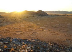 Sự thật về vòng tròn 'trên trời rơi xuống' ở Namibia khiến các nhà khoa học đau đầu suốt 5 thập kỷ