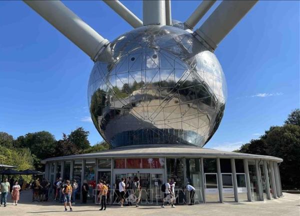 Tượng đài Atomium ở thủ đô Brussels (Bỉ) 'đón sinh nhật' lần thứ 65