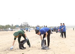 300 thanh niên Quảng Ninh làm sạch biển