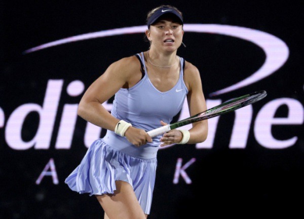 Mỹ nhân tennis bị "trầm cảm" vì được so sánh với Sharapova