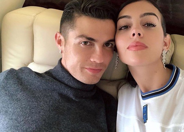 Ronaldo bị đồn có 'vấn đề' với cô bồ Georgina, nổi nóng khi xa mẹ