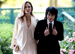 Angelina Jolie và con trai cả dự quốc yến, kiểu tóc mới của Maddox gây chú ý