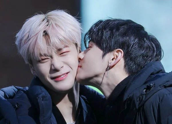 Cha Eun Woo mất ngủ, viết lá thư xúc động cho đồng đội quá cố Moonbin