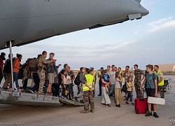 Chạy đua sơ tán công dân khỏi 'chảo lửa' Sudan