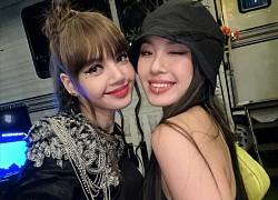 Đăng ảnh chụp chung với Lisa tại Coachella, nữ dancer đình đám nhà YG bị "ném đá" kịch liệt