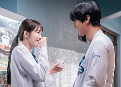 Hậu trường Người Thầy Y Đức: Ahn Hyo Seop - Lee Sung Kyung "làm điệu" rồi tự gào thét khiến ai cũng bật cười