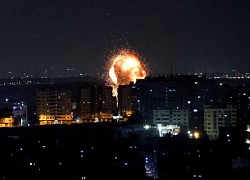 Israel không kích dữ dội sau khi hứng mưa tên lửa từ Dải Gaza