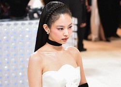 Jennie (BlackPink) tỏa sáng như 'công chúa' tại thảm đỏ Met Gala, đích thị 'con cưng' quốc tế