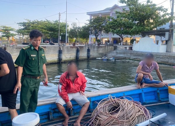 Xử phạt ngư dân đánh bắt hải sản kiểu tận diệt ở bán đảo Sơn Trà