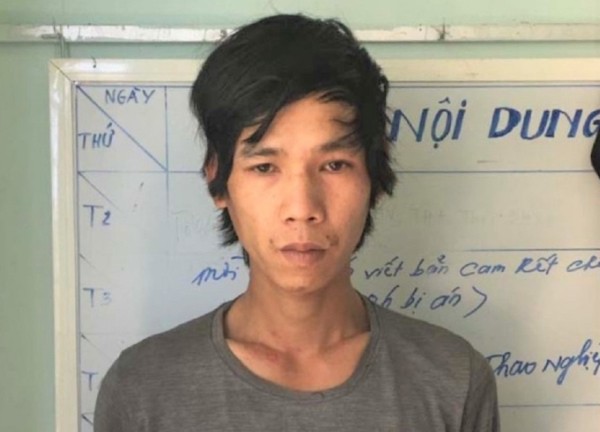 Gặp CSGT, người đàn ông vứt lại hơn 2 kg ma túy rồi bỏ chạy