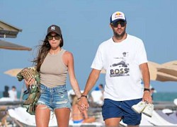 Melissa Satta lại khiến sao tennis 'chùn chân mỏi gối'