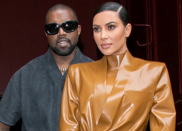 Kim Kardashian chạm mặt chồng cũ Kanye West trên sân bóng