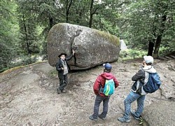 Lạ lùng tảng đá nặng tới 137 tấn nhưng ai cũng có thể dễ dàng di chuyển