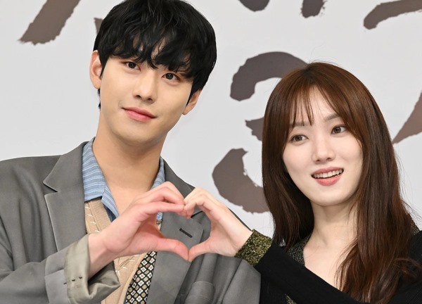 Rộ tin 'tổng tài' Ahn Hyo Seop hẹn hò Lee Sung Kyung: Cứ 'tình bể bình' thế này thì ai chịu nổi?