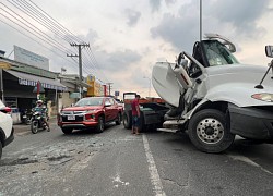 Cuộn sắt đè nát ca bin xe đầu kéo, nam tài xế thoát chết