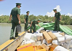 Kiên Giang: Bắt tàu chở hàng hóa không rõ nguồn gốc số lượng lớn