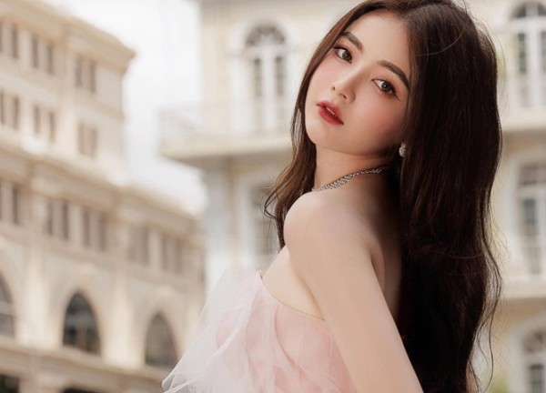 Bất ngờ trước gu ăn vận tôn dáng của "2 nữ thần học đường" sau khi rời ghế nhà trường