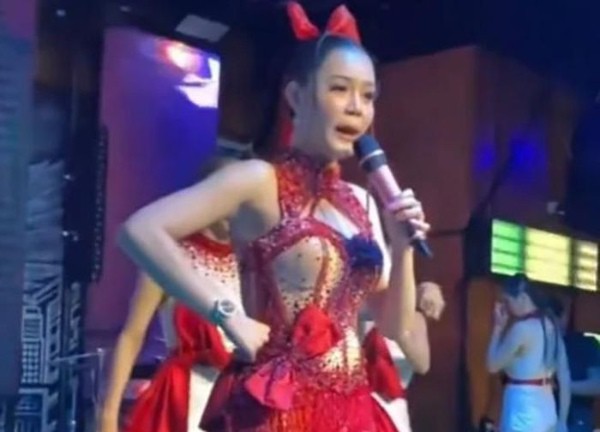 Vũ công bị quấy rối tình dục ngay trên sân khấu