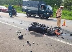 Xe máy đâm trực diện ôtô khách, 2 người tử vong