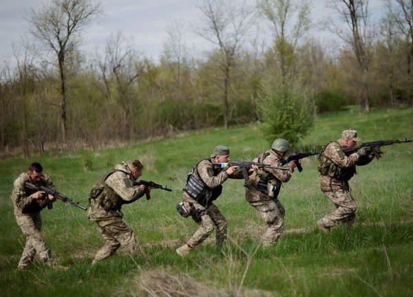 Lãnh đạo Donetsk: Ukraine hoạt động dọc toàn bộ chiến tuyến nhưng chưa phản công