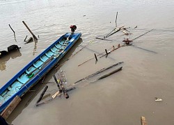 Cà Mau: Sạt lở khu vực chợ Nhà Lồng, 2 căn nhà rơi xuống sông