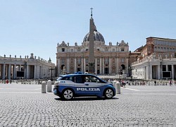 Người đàn ông tâm thần bất ổn lao xe vào Vatican