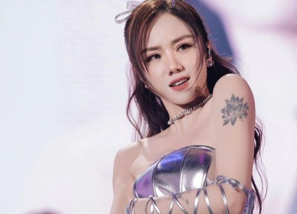 2 chị em có nhan sắc hot nhất nhì Thanh Hóa: Xinh hiền nhưng "vẩy mực" kín tay