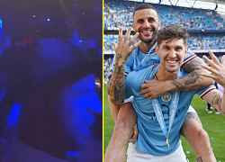 Ăn mừng quá đà, Kyle Walker 'cà khịa' MU