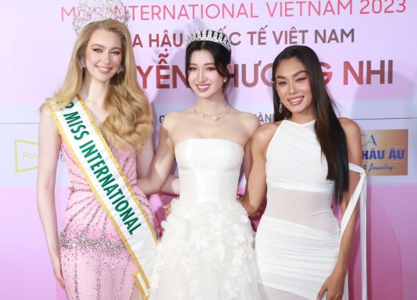 Dàn Hoa - Á hậu hội ngộ chúc mừng Phương Nhi tham dự Miss International