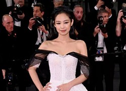 Jennie (BLACKPINK) xinh đẹp như công chúa tại LHP Cannes 2023