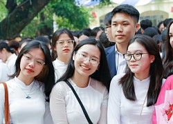 Hiệu trưởng khuyên học sinh "không cần cố quên thất bại" trong ngày chia tay