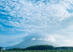 'Mây đĩa bay' siêu hiếm xuất hiện ở núi Bà Đen trước Lễ Phật đản