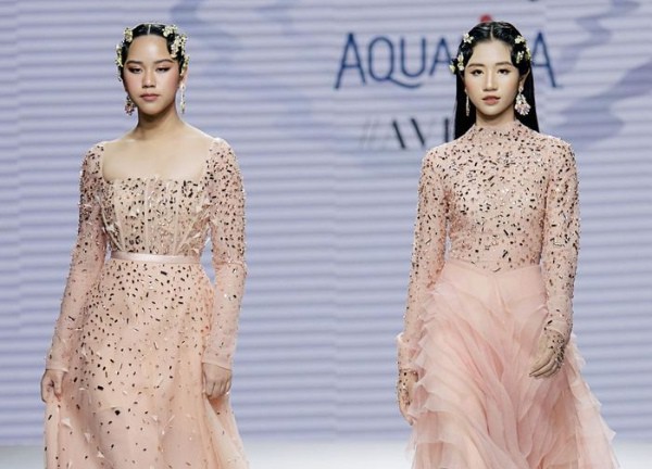 Hoa hậu Bella Vũ catwalk ấn tượng với đầm màu pastel đính kết cầu kỳ