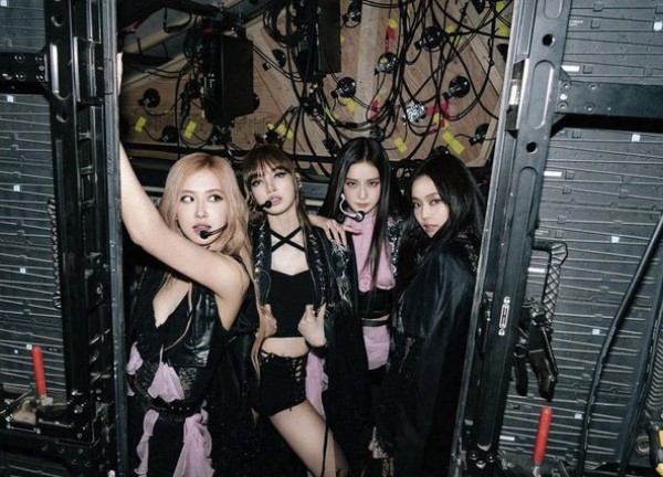 Quy định khi tham gia concert của BLACKPINK: Nhiều vật dụng bị cấm, người dưới 18 tuổi tuyệt đối không làm điều này khi mua vé